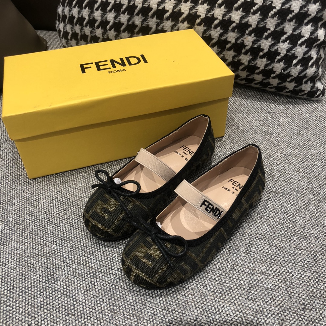 Children's shoes child